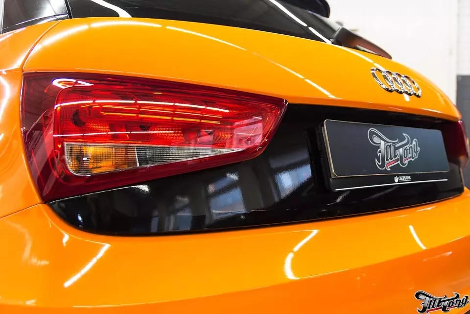 Audi A1. Оклейка кузова в оранжевый и черный глянец.